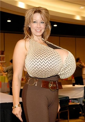Chelsea_charms2 огромная грудь