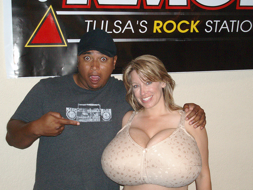 Chelsea_charms2 Большая грудь