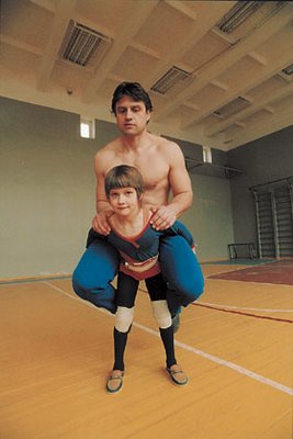 The-strongest-girl-in-the-world-001 Самая сильная девочка на земле